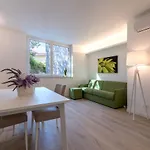 Aparthotel La Torre Con Private Park Terst