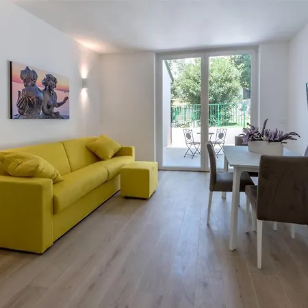 Aparthotel La Torre Con Private Park Terst
