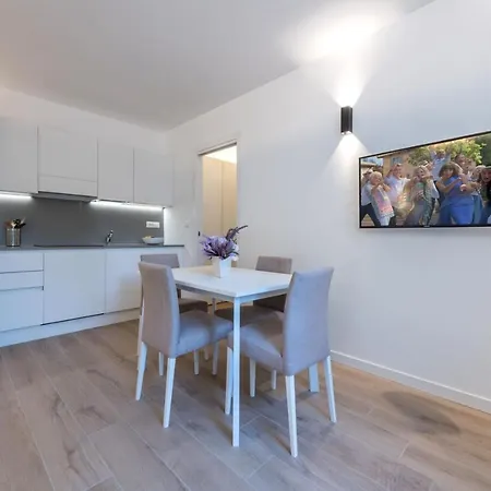 La Torre Con Private Park Aparthotel Terst